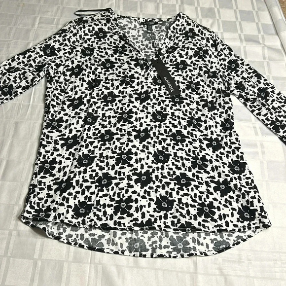 ILANCO NWT black & white abstract floral,  v neck , tie strap cuffs, hi low - Picture 8 of 14